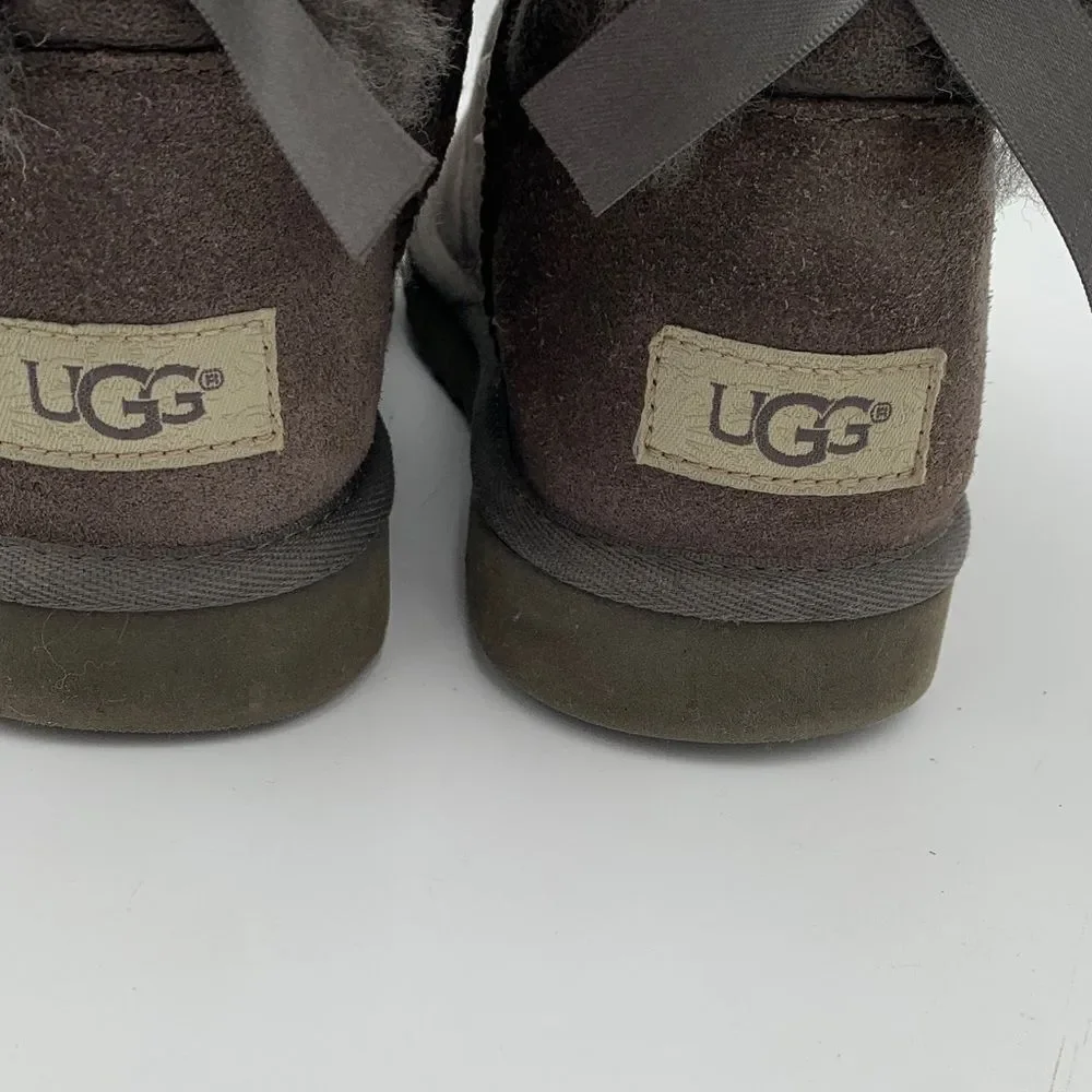UGG Bailey Bow/Double Bow in grey big girl size 4